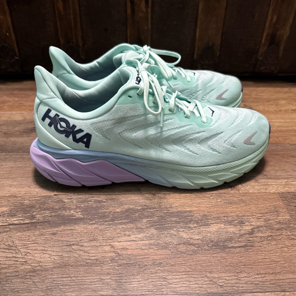 HOKA One One Arahi 6 Women's Mint and Lavender Running Shoes